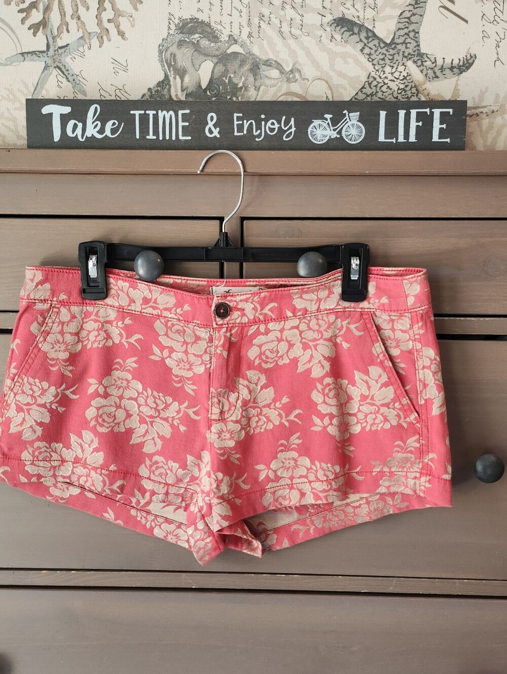 Hollister Women’s Coral Floral Cotton Shorts